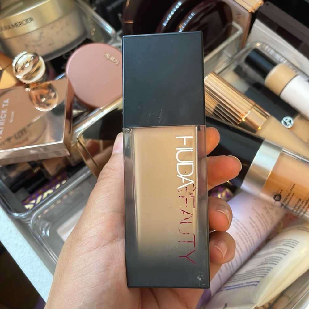 Huda beauty foundation in shade cheesecake
